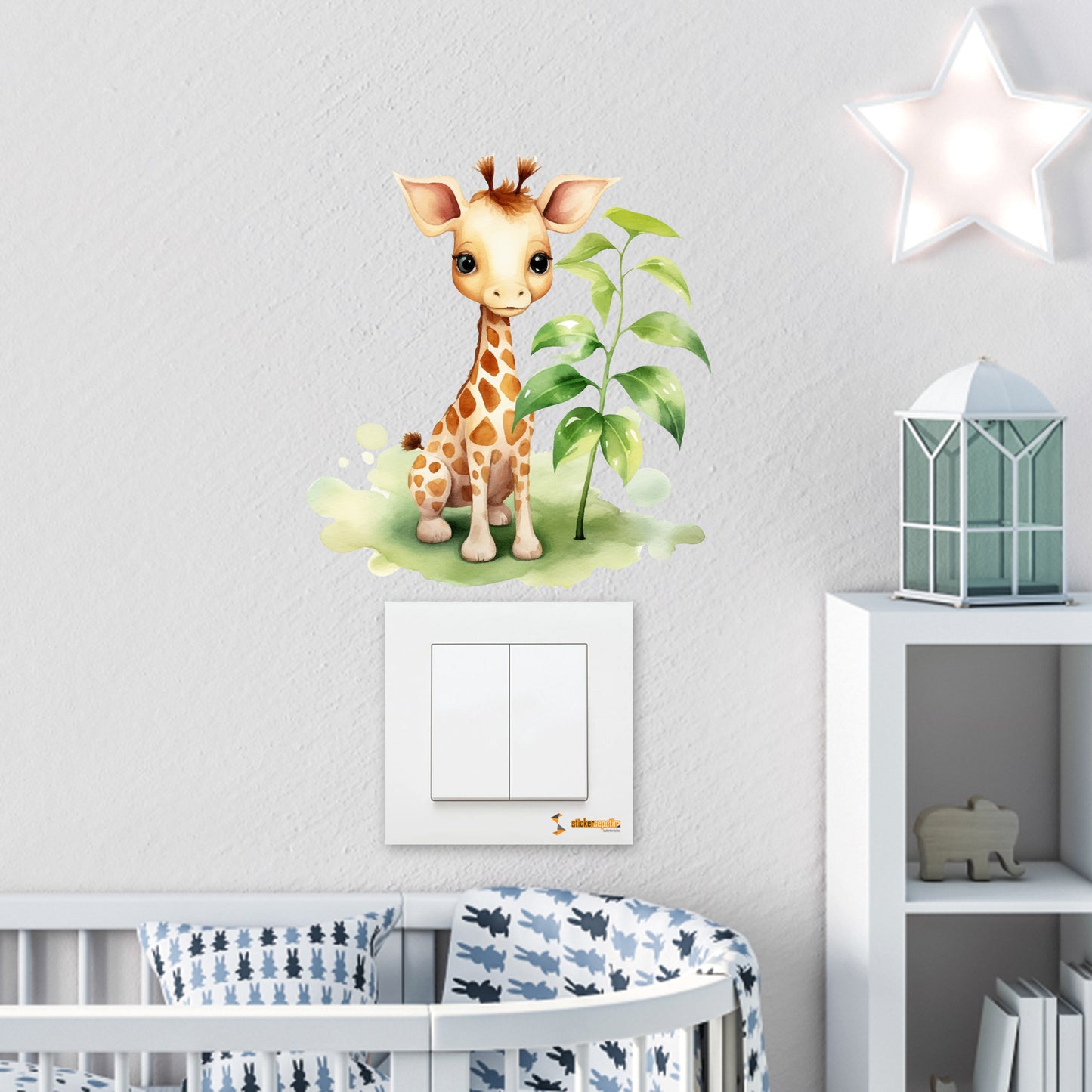 Yavru Zürafa ve Ağaç Dalları Çocuk Odası Duvar Sticker - Priz Sticker
